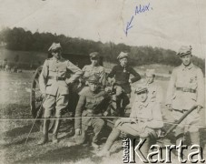 1920, brak miejsca.
Grupa żołnierzy przy dziale. Z tyłu stoi Aleksander Mazzucato, późniejszy lwowski księgarz i wydawca, prowadził księgarnię 