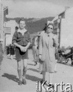 Ok. 1947, prawdopodobnie Zakopane, Polska.
Helena Jędrzejewska (z domu Kunz, primo voto Scheidel, zm. w 1988), żona Mariana Jędrzejewskiego z synem Januszem. 
Fot. NN, zbiory Ośrodka KARTA, udostępniła Jadwiga Parasiewicz-Kaczmarska