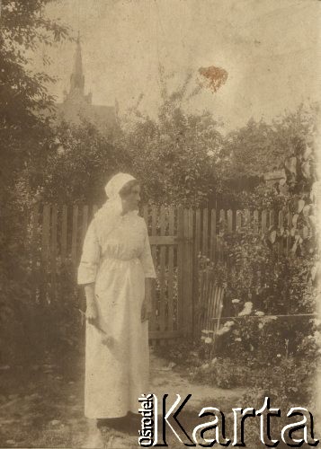 1919 (?), Polska.
Eugenia Brończyk, sanitariuszka 13 Szpitala Polowego 2 Dywizji Piechoty Legionów.
Fot. NN, zbiory Ośrodka KARTA, przekazała Teresa Wojciechowska.
