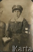 Kwiecień 1919, Kraków, Polska.
Eugenia Brończyk, sanitariuszka w 13 Szpitalu Polowym 2 Dywizji Piechoty Legionów.
Fot. NN, zbiory Ośrodka KARTA, przekazała Teresa Wojciechowska
