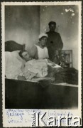1919, Nowogródek, Litwa.
13 Szpital Polowy 2 Dywizji Piechoty Legionów. Sanitariuszka Eugenia Brończyk przy łóżku kapitana Konstantego Giedroycia.
Fot. NN, zbiory Ośrodka KARTA, przekazała Teresa Wojciechowska
