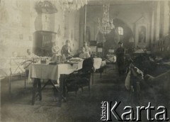1919, Polska.
Prawdopodobnie 13 Szpital Polowy 2 Dywizji Piechoty Legionów urządzony w kościele. Widoczni chorzy leżący na łóżkach.
Fot. NN, zbiory Ośrodka KARTA, przekazała Teresa Wojciechowska