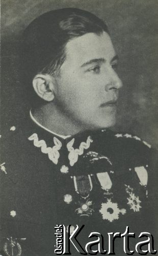 Lata 30., Polska.
Bolesław Orliński, pilot wojskowy. W 1943 roku uzyskał stopień majora 305 Dywizjonu Bombowego Ziemi Wielkopolskiej im. Marszałka Józefa Piłsudskiego.
Fot. NN, zbiory Ośrodka KARTA, przekazała Anna Kruczkowska