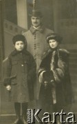 1923, Lwów, Polska.
Eustachy Turzański z dziećmi - Janiną i Czesławem.
Fot. NN, zbiory Ośrodka KARTA, udostępnił Tomasz Kamiński