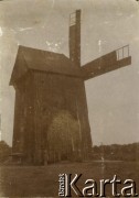 1929, Grabowo Królewskie (okolice), pow. Września, woj. poznańskie, Polska.
Wiatrak.
Fot. NN, zbiory Ośrodka KARTA, udostępnił Tomasz Kamiński