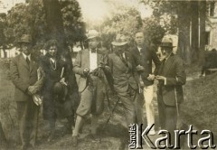 1930 , Lwów, Polska.
Wyższe Kursy Ziemiańskie, 1. z prawej prof. Rostafiński.
Fot. NN, zbiory Ośrodka KARTA, udostępnił Tomasz Kamiński
