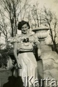 1935, Grabowo Królewskie, pow. Września, woj. poznańskie, Polska.
Janina Turzańska w parku.
Fot. NN, zbiory Ośrodka KARTA, udostępnił Tomasz Kamiński