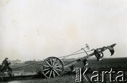 1935, Grabowo Królewskie, pow. Września, woj. poznańskie, Polska.
Orka.
Fot. NN, zbiory Ośrodka KARTA, udostępnił Tomasz Kamiński