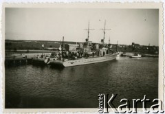 6.07-14.07.1937, brak miejsca.
Zacumowany statek.
Fot. NN, zbiory Ośrodka KARTA, udostępnił Tomasz Kamiński