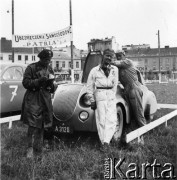 25.06-1.07.1938, Warszawa, Polska.
XI Międzynarodowy Rajd Automobilklubu Polski. Zawodnik austriacki dr Peter Wessely przy samochodzie marki Steyr 220.
Fot. Eugeniusz Kamiński, zbiory Ośrodka KARTA, udostępnił Tomasz Kamiński