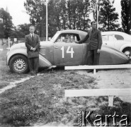 25.06-1.07.1938, Warszawa, Polska.
XI Międzynarodowy Rajd Automobilklubu Polski. Samochód z numerem 14 - Steyr 220, którym startował Austriak dr Peter Wessely.
Fot. Eugeniusz Kamiński, zbiory Ośrodka KARTA, udostępnił Tomasz Kamiński