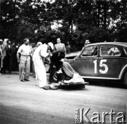 11.06.1939, Lwów, Polska.
XII Międzynarodowy Rajd Samochodowy Automobilklubu Polski odbywający się w dniach 10-18 czerwca 1939 roku. Na zdjęciu m.in. inż. Leopold Polturak.
Fot. NN, zbiory Ośrodka KARTA, udostępnił Tomasz Kamiński
