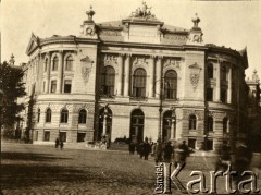 Lata 20., Warszawa, Polska.
Gmach Główny Politechniki Warszawskiej.
Fot. z albumu porucznika Jana Obłoczyńskiego z Batalionu Chemicznego WP, zbiory Ośrodka KARTA, przekazała Jolanta Woszczynin