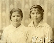 Lata 20., Polska.
Portret kobiet.
Fot. z albumu porucznika Jana Obłoczyńskiego z Batalionu Chemicznego WP, zbiory Ośrodka KARTA, przekazała Jolanta Woszczynin