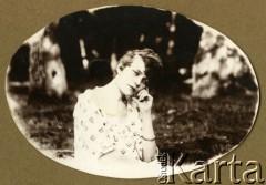 Lata 20., Polska.
Portret kobiety.
Fot. z albumu porucznika Jana Obłoczyńskiego z Batalionu Chemicznego WP, zbiory Ośrodka KARTA, przekazała Jolanta Woszczynin
