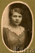 Lata 20., Polska.
Portret kobiety.
Fot. z albumu porucznika Jana Obłoczyńskiego z Batalionu Chemicznego WP, zbiory Ośrodka KARTA, przekazała Jolanta Woszczynin