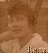 Lata 20., Polska.
Portret kobiety.
Fot. z albumu porucznika Jana Obłoczyńskiego z Batalionu Chemicznego WP, zbiory Ośrodka KARTA, przekazała Jolanta Woszczynin