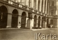 Lata 20., Warszawa, Polska.
Grób Nieznanego Żołnierza. 
Fot. z albumu porucznika Jana Obłoczyńskiego z Batalionu Chemicznego WP, zbiory Ośrodka KARTA, przekazała Jolanta Woszczynin