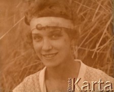 Lata 20., Polska.
Portret kobiety.
Fot. z albumu porucznika Jana Obłoczyńskiego z Batalionu Chemicznego WP, zbiory Ośrodka KARTA, przekazała Jolanta Woszczynin
