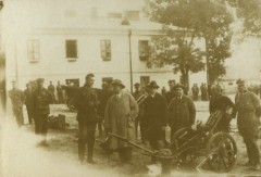 Lata 20., Warszawa, Polska.
Ćwiczenia Batalionu Chemicznego.
Fot. z albumu porucznika Jana Obłoczyńskiego z Batalionu Chemicznego WP, zbiory Ośrodka KARTA, przekazała Jolanta Wolszczynin.