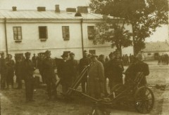 Lata 20., Warszawa, Polska.
Ćwiczenia Batalionu Chemicznego.
Fot. z albumu porucznika Jana Obłoczyńskiego z Batalionu Chemicznego WP, zbiory Ośrodka KARTA, przekazała Jolanta Wolszczynin.