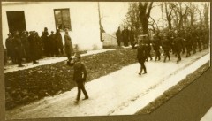 Lata 20., Warszawa, Polska.
Przegląd Batalionu Chemicznego.
Fot. z albumu porucznika Jana Obłoczyńskiego z Batalionu Chemicznego WP, zbiory Ośrodka KARTA, przekazała Jolanta Wolszczynin.