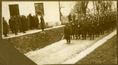 Lata 20., Warszawa, Polska.
Przegląd Batalionu Chemicznego.
Fot. z albumu porucznika Jana Obłoczyńskiego z Batalionu Chemicznego WP, zbiory Ośrodka KARTA, przekazała Jolanta Wolszczynin.