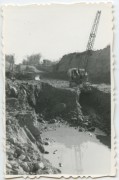 Po 1948, Argentyna.
Prace z użyciem koparek.
Fot. NN, udostępniła Jolanta Woszczynin.