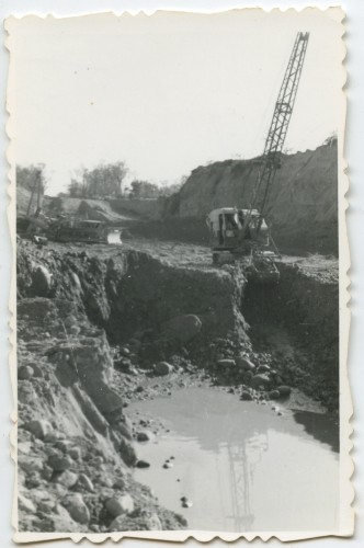 Po 1948, Argentyna.
Prace z użyciem koparek.
Fot. NN, udostępniła Jolanta Woszczynin.
