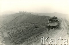 listopad 1944, okolice Fortino, Włochy.
Żołnierz 4 Bataliony SK, w składzie 2 Brygady Strzelców Karpackich.
Fot. NN, zbiory Ośrodka KARTA, udostępniła Magdalena Braun