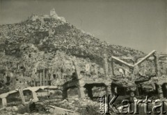 1944, okolice Monte Cassino, Włochy.
Zniszczenia wojenne w rejonie miasteczka Cassino u stóp wzgórza klasztornego.
Fot. NN, zbiory Ośrodka KARTA, udostępniła Magdalena Braun