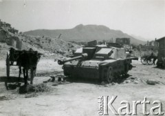 1944, okolice Monte Cassino, Włochy
Niemieckie działo szturmowe Sturmgeschutz III, prawdopodobnie w miasteczku Cassino.
Fot. Tadeusz Szumański, zbiory Ośrodka KARTA, udostępniła Magdalena Braun
