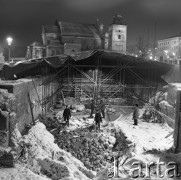 Styczeń 1972, Warszawa, Polska.
Odbudowa Zamku Królewskiego. W głębi kościół św. Anny przy Krakowskim Przedmieściu.
Fot. Lubomir T. Winnik, zbiory Ośrodka KARTA