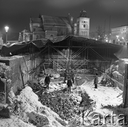 Styczeń 1972, Warszawa, Polska.
Odbudowa Zamku Królewskiego. W głębi kościół św. Anny przy Krakowskim Przedmieściu.
Fot. Lubomir T. Winnik, zbiory Ośrodka KARTA