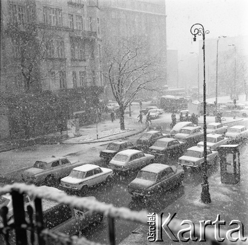 1972, Warszawa, Polska.
Al. 1 Armii Wojska Polskiego dochodząca do Pl. Unii Lubelskiej.
Fot. Lubomir T. Winnik, zbiory Ośrodka KARTA