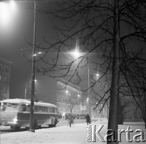 1972, Warszawa, Polska.
Ul. Wolska. Widoczny sklep 