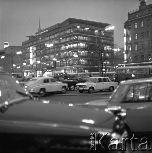 1972, Warszawa, Polska.
Centralny Dom Towarowy (CDT) w Al. Jerozolimskich.
Fot. Lubomir T. Winnik, zbiory Ośrodka KARTA
