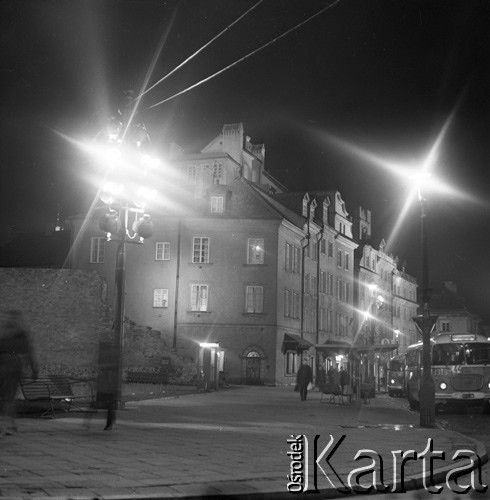 1971-1973, Warszawa, Polska. 
Kamienice przy Pl. Zamkowym.
Fot. Lubomir T. Winnik, zbiory Ośrodka KARTA