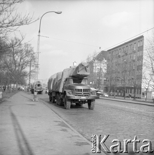 1972, Warszawa, Polska.
Al. Świerczewskiego na Pradze Północ.
Fot. Lubomir T. Winnik, zbiory Ośrodka KARTA