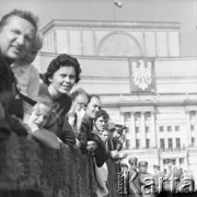 9.09.1973, Warszawa, Polska.
Promocja oficerów Wojska Polskiego na Pl. Zwycięstwa. W tle budynek Teatru Wielkiego.
Fot. Lubomir T. Winnik, zbiory Ośrodka KARTA