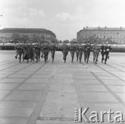 9.09.1973, Warszawa, Polska.
Promocja oficerów Wojska Polskiego na Pl. Zwycięstwa.
Fot. Lubomir T. Winnik, zbiory Ośrodka KARTA