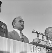 9.09.1973, Warszawa, Polska.
Promocja oficerów Wojska Polskiego na Pl. Zwycięstwa. Przemawia zastępca członka Biura Politycznego KC PZPR, I sekretarz KW Józef Kępa.
Fot. Lubomir T. Winnik, zbiory Ośrodka KARTA