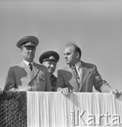 9.09.1973, Warszawa, Polska.
Promocja oficerów Wojska Polskiego na Pl. Zwycięstwa. Na trybunie honorowej dowódca Północnej Grupy Wojsk Armii Radzieckiej gen. Iwan Gierasimow (z lewej) i zastępca członka Biura Politycznego KC PZPR, I sekretarz KW Józef Kępa (z prawej).
Fot. Lubomir T. Winnik, zbiory Ośrodka KARTA