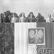 9.09.1973, Warszawa, Polska.
Promocja oficerów Wojska Polskiego na Pl. Zwycięstwa. Na trybunie honorowej od prawej: minister obrony narodowej gen. Wojciech Jaruzelski, zastępca członka Biura Politycznego KC PZPR, I sekretarz KW Józef Kępa, dowódca Północnej Grupy Wojsk Armii Radzieckiej gen. Iwan Gierasimow i przewodniczący Prezydium Stołecznej Rady Narodowej Jerzy Majewski.
Fot. Lubomir T. Winnik, zbiory Ośrodka KARTA