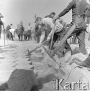 15.04.1973, Warszawa, Polska.
Czyn społeczny na Polu Mokotowskim.
Fot. Lubomir T. Winnik, zbiory Ośrodka KARTA