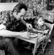 1973, Warszawa, Polska.
Rodzina dziennikarki Anny Idzikowskiej.
Fot. Lubomir T. Winnik, zbiory Ośrodka KARTA