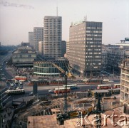 1972, Warszawa, Polska.
Budowa Hotelu Forum (na pierwszym planie), w głębi budynki Ściany Wschodniej.
Fot. Lubomir T. Winnik, zbiory Ośrodka KARTA
