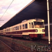 1971-1973, Warszawa, Polska.
Pociąg Warszawskiej Kolei Dojazdowej (WKD).
Fot. Lubomir T. Winnik, zbiory Ośrodka KARTA
