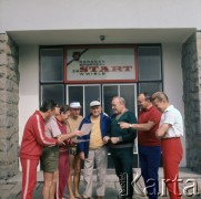 1972, Wisła, Polska.
Trenerzy kadry olimpijskiej bokserów przed ośrodkiem sportowym ZS 