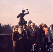 1972, Warszawa, Polska.
Wacław Kuchar (lekkoatleta i piłkarz Pogoni Lwów przed II wojną światową) z żoną.
Fot. Lubomir T. Winnik, zbiory Ośrodka KARTA